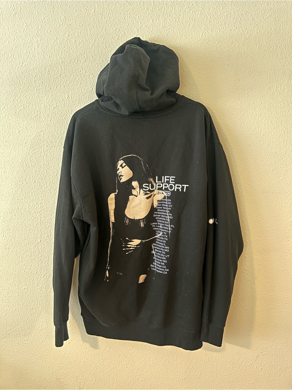Madison Beer Life Support Tour Black Graphic Pullover Hoodie Size L - Picture 5 of 7